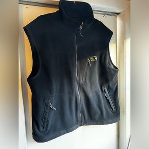 XL Men’s Fleece Mountain Hardwear Vest. Black. EUC.